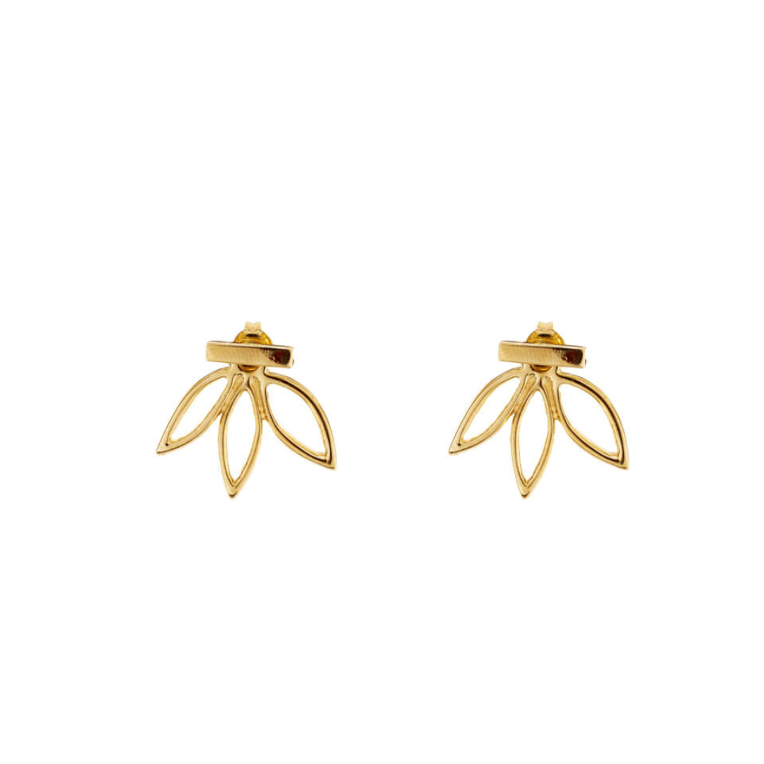 These clever PETAL STUDS have a 2-in-1 design that's perfect for the playful fashionista. With a charming petal shape, these studs add a touch of whimsy to any outfit. Wear them together for a coordinated look or separate for a mix-and-match style. The possibilities are endless!


Material: 14K gold plated