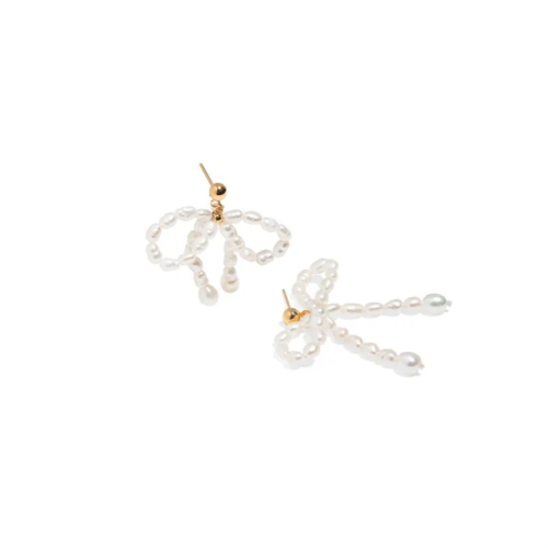 Elevate your beach look with these charming COQUETTE PEARL BOW EARRINGS. The delicate pearl and bow design adds a touch of elegance to your summer style. Perfect for a day at the beach or a night out, these earrings are sure to make a statement.


Material: Stainless Steel + 18K gold plated