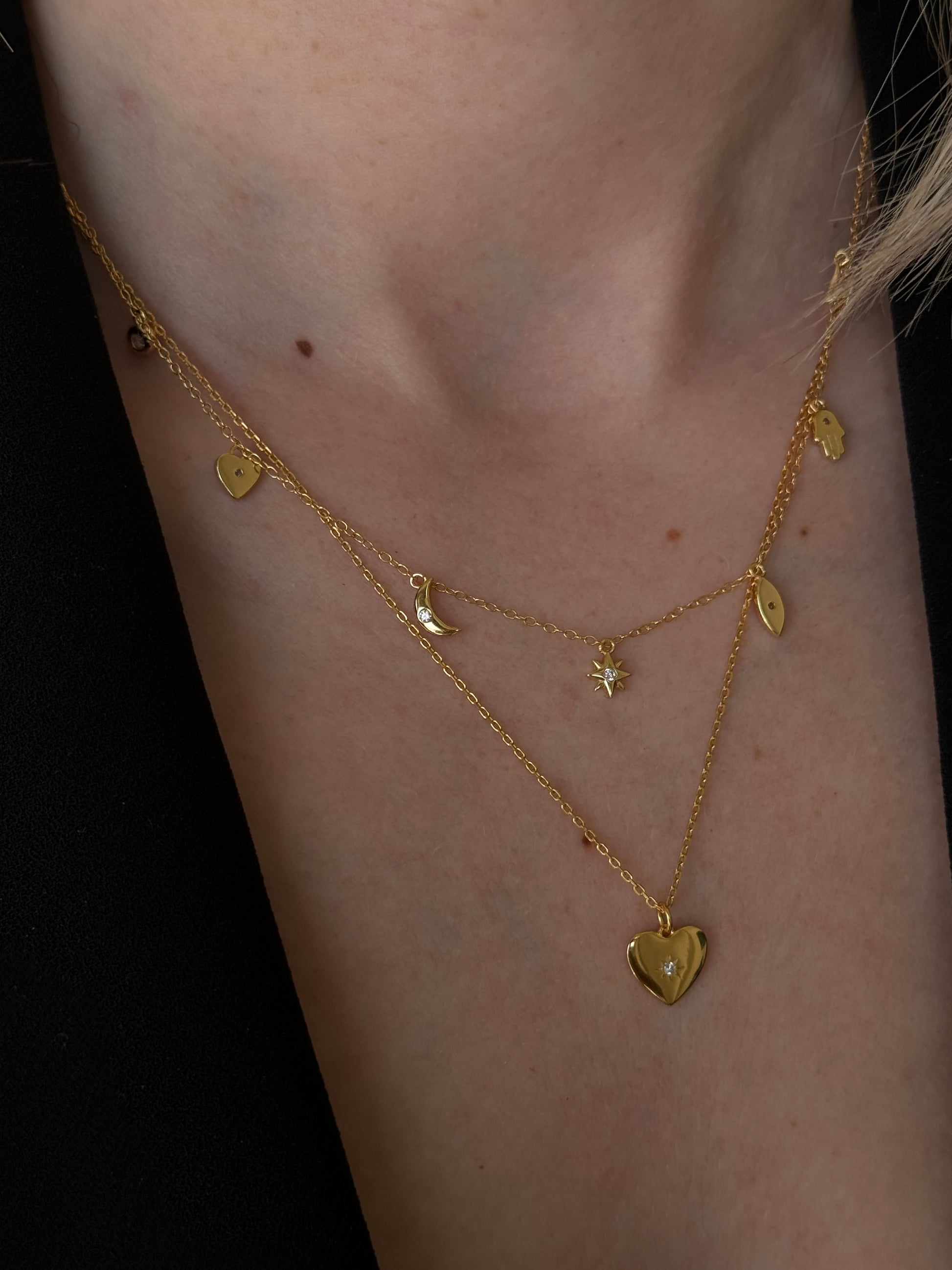 Add a touch of elegance with the Heart Spark Golden Necklace! Its delicate design will make your heart flutter and elevate any outfit.

Perfect for a romantic evening or everyday wear, this necklace is a must-have for any jewelry collection.

Gift yourself or someone special this stunning piece ❤️


Material: 925 Sterling Silver + gold plated 18K

measurements: .16.8 in + 1.2 in and

pendant: .4 in x .4 in