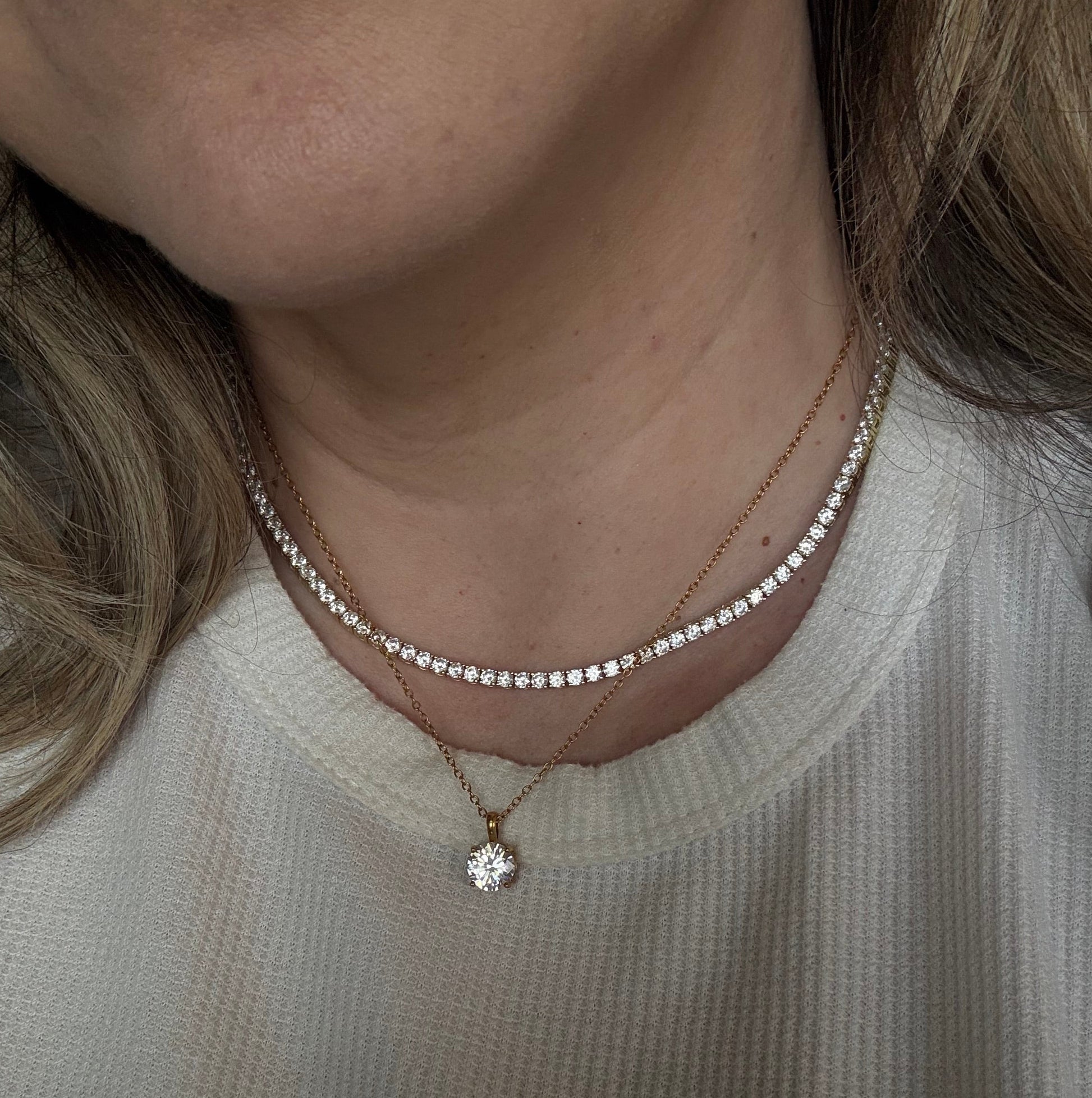 Kayla solitaire necklace close-up detail