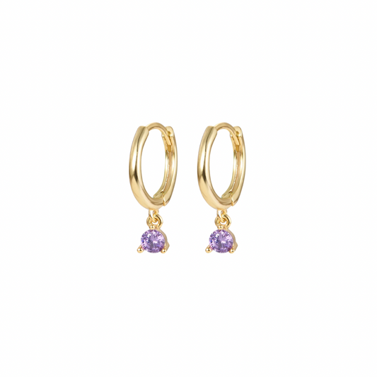 Shine bright with our GLIMMER LAVANDA HOOPS! These earrings will add a touch of sparkle to any outfit. Say goodbye to dull hoops and hello to eye-catching glamour. 
Perfect to add a bit of personality to your everyday look.

Warning: may cause compliments!


Material: .925 Sterling Silver + 14K gold plated

Measurements: .40 x .65 in