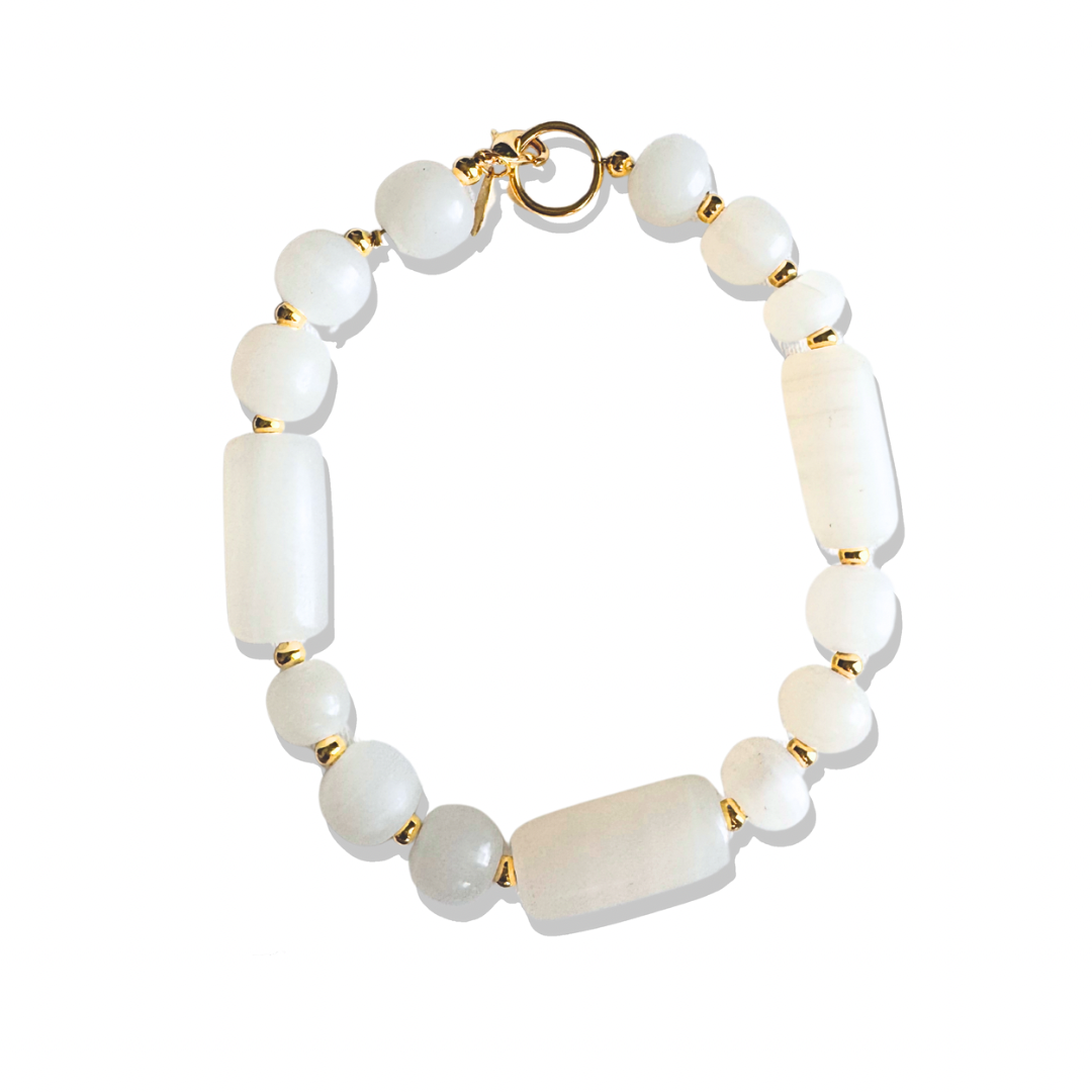 Clear Quartz pendant necklace with gold chain and minimal summer style 