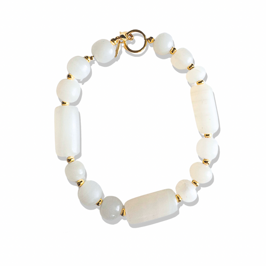 Clear Quartz pendant necklace with gold chain and minimal summer style 