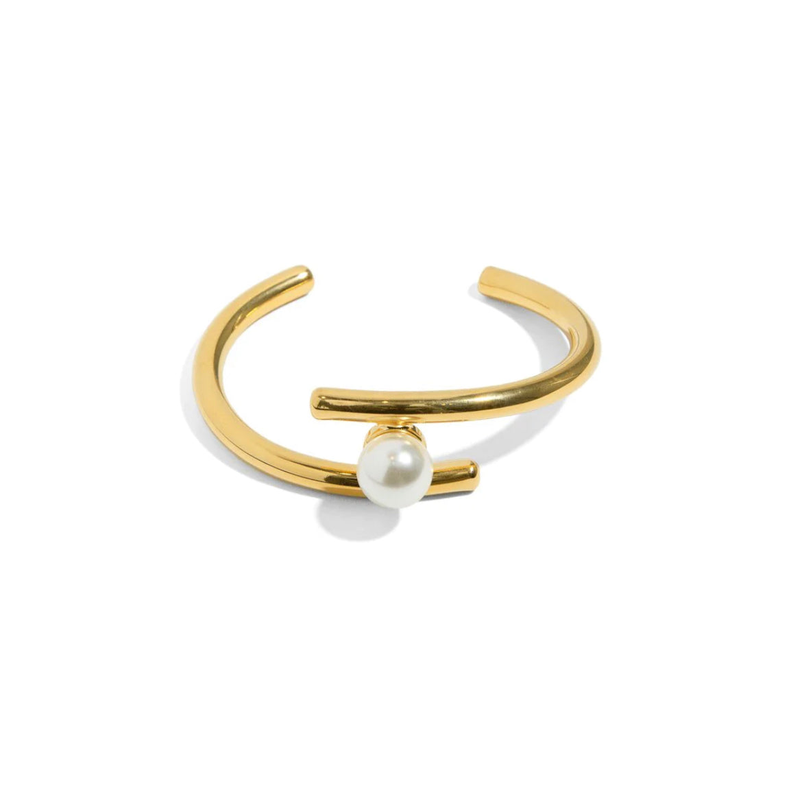 This bracelet likely showcases a classic and timeless design with the incorporation of a lustrous pearl, providing a touch of sophistication.

It's the perfect accessory for any occasion (and makes a great gift too)!


Material: 100% BRASS and 18K gold plated

Measurements: 2.60 x 2.45 in

 