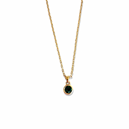 Add a touch of elegance with this delicate gold chain necklace, Green crystal gold necklace

Dainty pendant necklace for layering

Close-up of green gemstone necklace