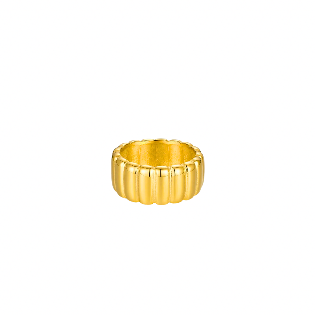 This essential line ring features a bold and eye-catching design in golden tones, adding a touch of sophistication to any outfit. Crafted with quality materials, this ring is sure to make a statement and elevate your style. Complete your look with this must-have accessory.


Material: Stainless Steel and 18K gold plated