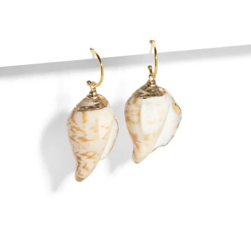 Discover the perfect touch of summer with our SEA TREASURE CHARM HOOPS. Crafted with delicate seashell hoops, these earrings bring a unique and beachy vibe to any outfit. Embrace the beauty of the sea with this must-have accessory. Hello Summer 2024! 🏝️

Material: natural pearls seashells + 18K gold plated