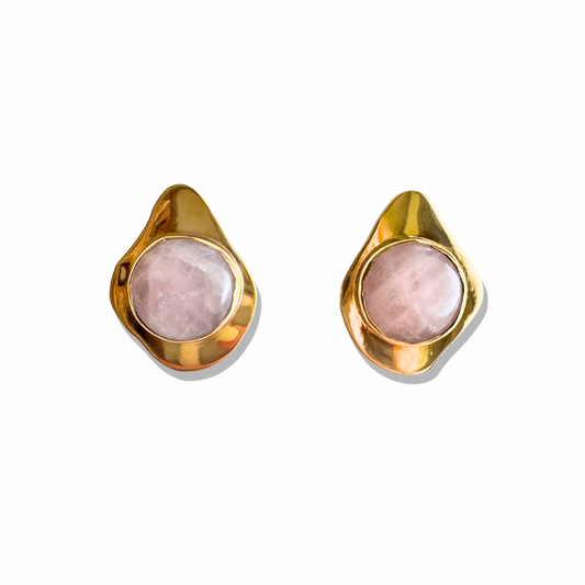Asymmetric rose quartz earrings in gold with modern design 