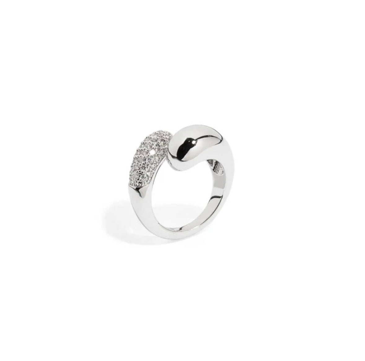 With its sleek design and embedded zirconia, this ring will make you shine on any occasion. Add a touch of luxury and sophistication to your style with this stunning accessory.

Measurement: Maximum thickness of 1.6 cm.